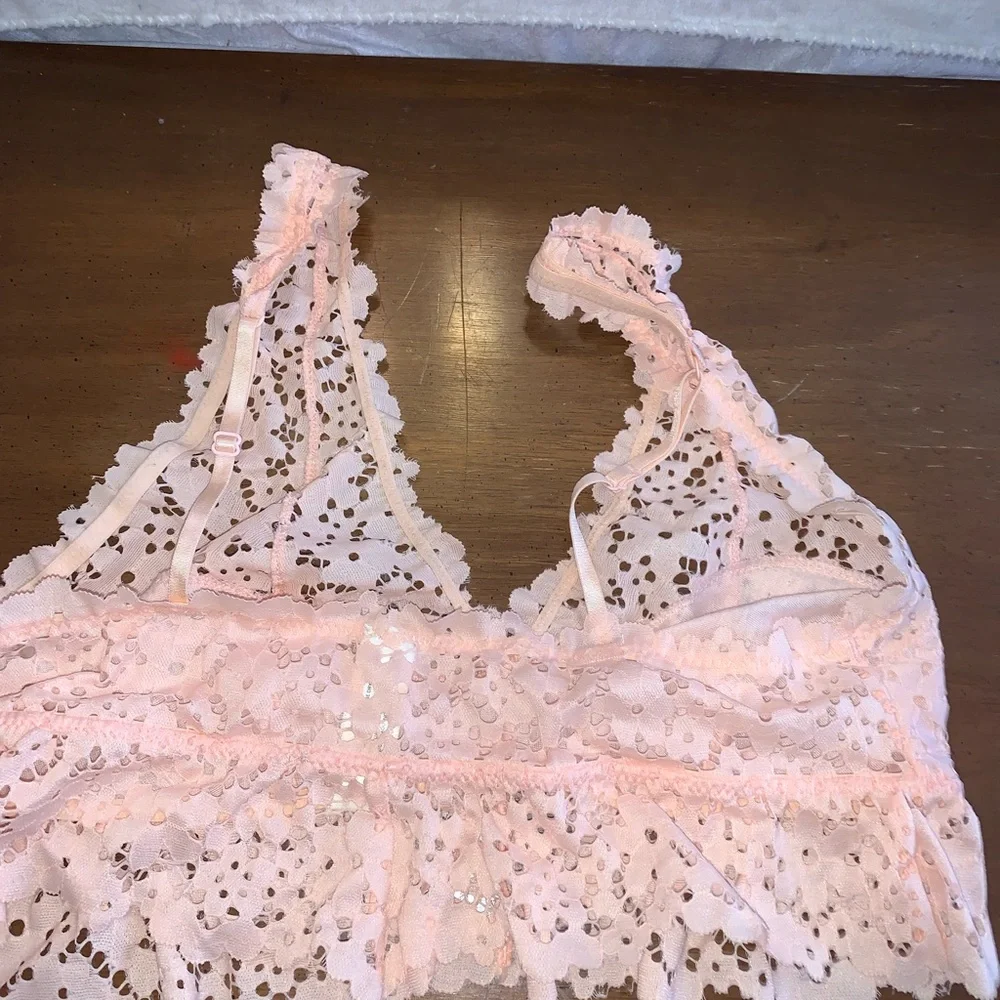 Pink bra - Picture 3 of 3